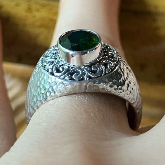 Natural Chrome Diopside Sterling Silver Hammered Ring Size 8 - Picture 2 of 9
